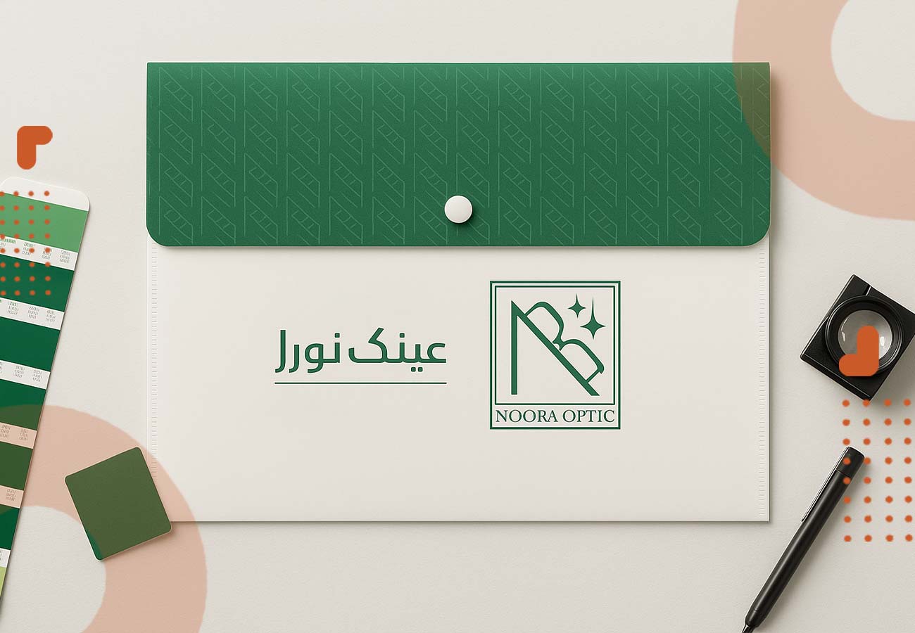 تصویر پاکت پزشکی عینک نورا به رنگ سفید و درب سبز با دکمه ی سفید رنگ- از جنس کاغذ سنگی: بهترین جنس کاغذ برای پاکت